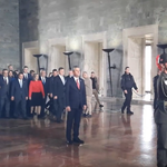 Yeni Parti Genel Başkanı Özgür Özel Anıtkabir'de Ata'nın huzurunda