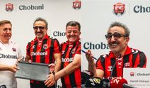 Hamdi Ulukaya Fenerbahçe'den sonra Erzincanspor'a sponsor oldu