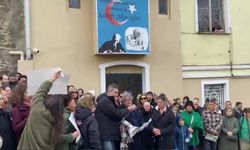 Tarihi okul önünde veli protestosu! 'Ayrıcalık değil, kamusal hakkımızı talep ediyoruz'