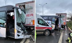 Kurtköy'de korkunç kaza! Tur midibüsü park halindeki TIR'a çarptı..