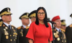 Venezuela Geçici Devlet Başkanı Rodriguez, 'Başkomutan' ilan edildi