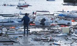 Fırtına İstanbul'u kötü vurdu! 45 ağaç devrildi, 89 çatı uçtu, 97 uçuş iptal edildi, 45 tekne zarar gördü...