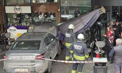 Fren yerine gaza bastı, AVM kafesine daldı!