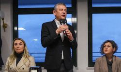 Özgür Özel'den herkesi güldüren anı! 'Ona da mı konuşacaksın?'