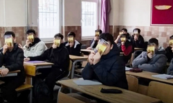 Devlet okulunda tarikat şeyhinin kitabı dağıtıldı