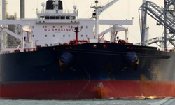 Türk sahipli petrol tankerine çifte saldırı!