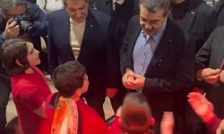 Bakanı Tekin'i çocuklar 'Kabe'de Hacılar" ilahisi ile karşıladı!