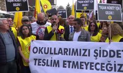 Eğitimciler MEB önünde nöbette