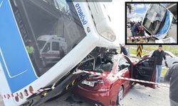 Öğrenci servisi otomobilin üzerine devrildi: 44 yaralı
