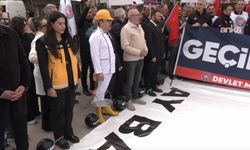 Hazine ve Maliye Bakanlığı önünde memurlardan zincirli eylem!