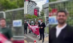 CHP Gençlik ve Kadın Kolları'ndan Özgür Özel pankartı