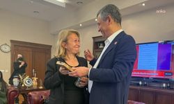 Özgür Özel mührünü Muğla milletvekiline verdi