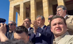 Özgür Özel, on binlerce vatandaşla beraber Anıtkabir’e yürüdü