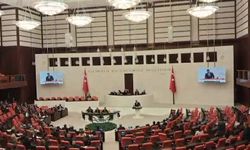 TBMM'de 'Mutlak Butlan' tartışması! CHP, AKP'yi sıralara vurarak protesto etti