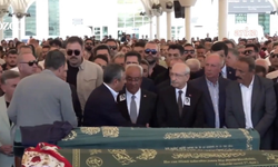 Özel ve Kılıçdaroğlu arasında soğuk tokalaşma