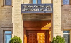 Diyarbakır'da PKK mensuplarının posterlerini asan 4 kişi gözaltına alındı