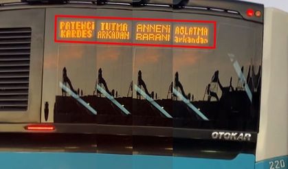 Otobüse tutunan patenli gençlere LED'li uyarı! 'Anneni babanı ağlatma arkandan'