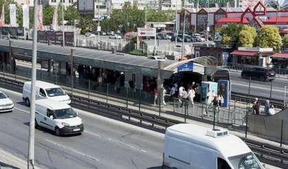 Beylikdüzü metrobüste başlayan 'yan bakma' kavgası cinayetle bitti