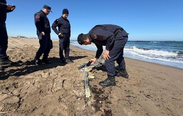 Sakarya'da sahilde parçalanmış İHA bulundu! Güvenlik çemberine alındı...