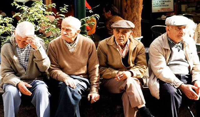 Türkiye'de yaş ortalaması 78,5'e yükseldi