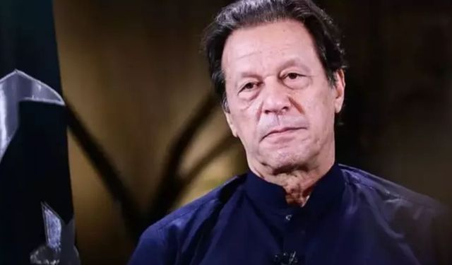 Eski Pakistan Başbakanı Han ile eşine 17'şer yıl hapis cezası