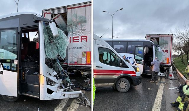 Kurtköy'de korkunç kaza! Tur midibüsü park halindeki TIR'a çarptı..