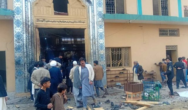 Pakistan'da camiye saldırı! Çok sayıda ölü ve yaralı var...