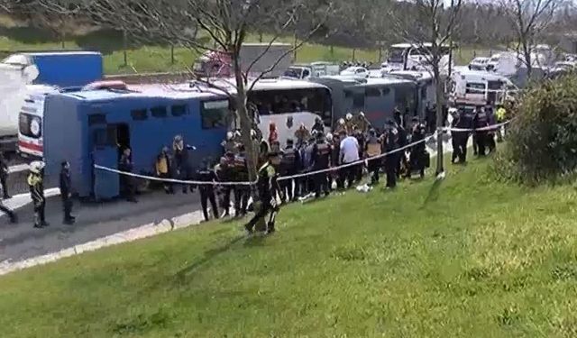 İstanbul’da cezaevi nakil araçları kaza yaptı!