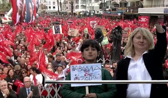 CHP'nin Kuşadası mitingi! 'Başkan Günel'in mektubunu eşi okudu