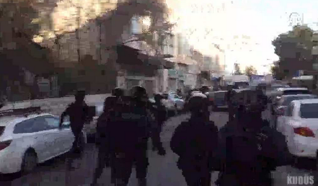 İsrail askerlerinden bayramda Mescid-i Aksa'daki Filistinlilere saldırı