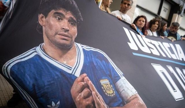 Maradona'nın ölümüne ilişkin yürütülen davada iki doktor hakim karşısına çıktı