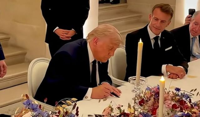 Trump İran ile barış anlaşmasını Paris'te imzaladı