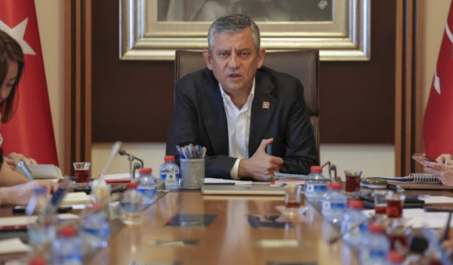 Özgür Özel'in ekibinden yeni parti için ilk tarih