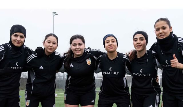 Afgan kadın futbol takımı ilk kez sahaya çıktı