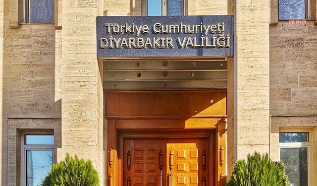 Diyarbakır'da PKK mensuplarının posterlerini asan 4 kişi gözaltına alındı