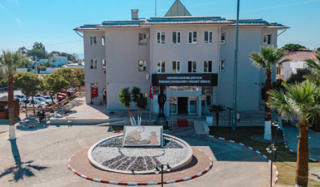 Seferihisar Belediyesi'ne operasyon! Çok sayıda kişi gözaltına alındı