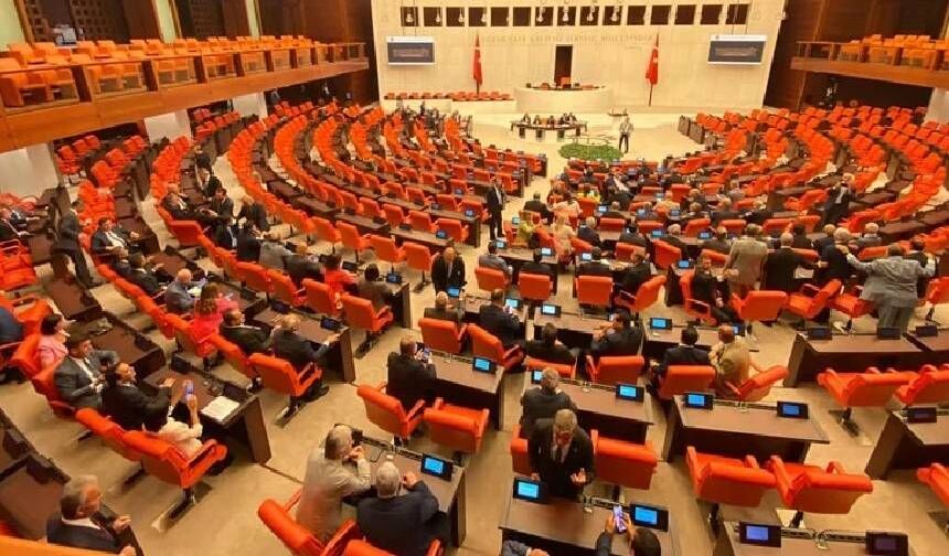 Yeni Yol grubu Meclis'ten düşüyor