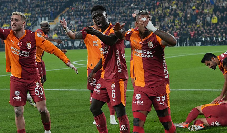 Sahaya çakmak atan taraftar gözaltında