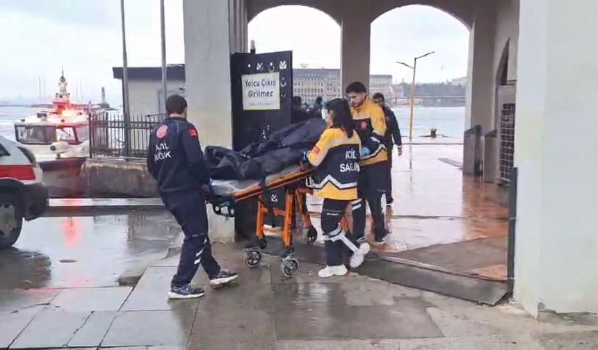 Kadıköy'de denizde erkek cesedi bulundu
