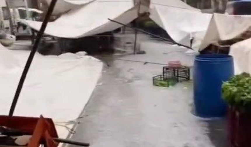 İstanbul'da dolu etkili oldu! Yollar beyaza büründü