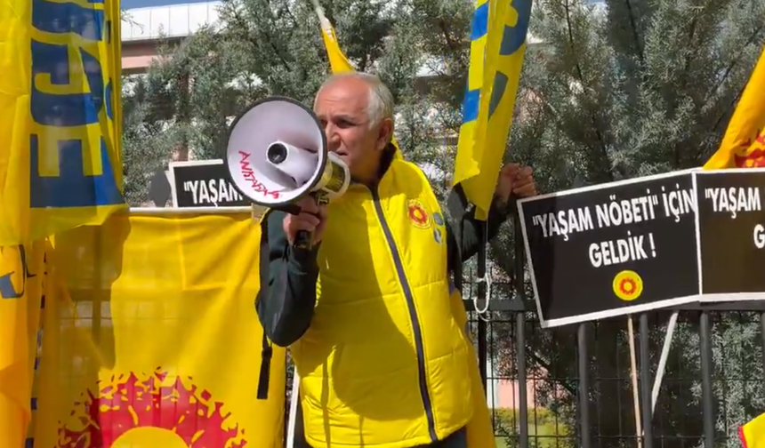 Öğretmenler MEB önünde: Tarikatın Bakanı Yusuf Tekin istifa