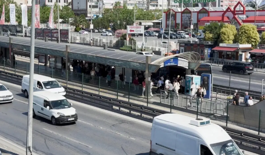 Beylikdüzü metrobüste başlayan 'yan bakma' kavgası cinayetle bitti