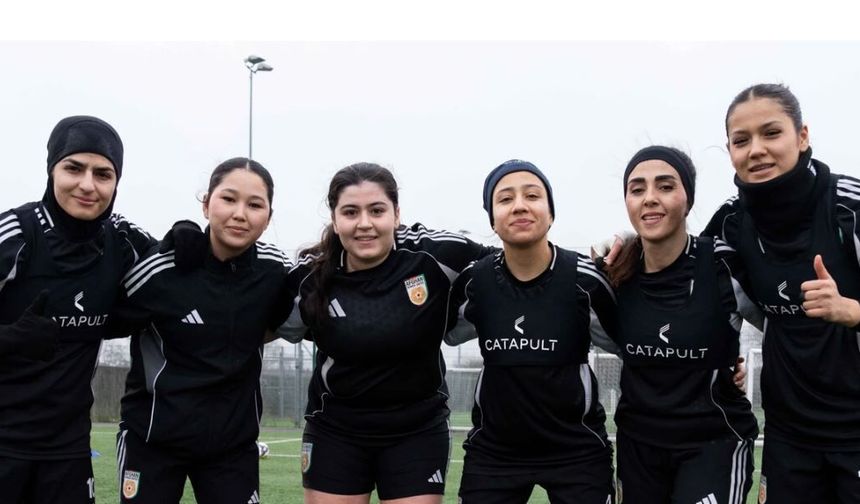 Afgan kadın futbol takımı ilk kez sahaya çıktı