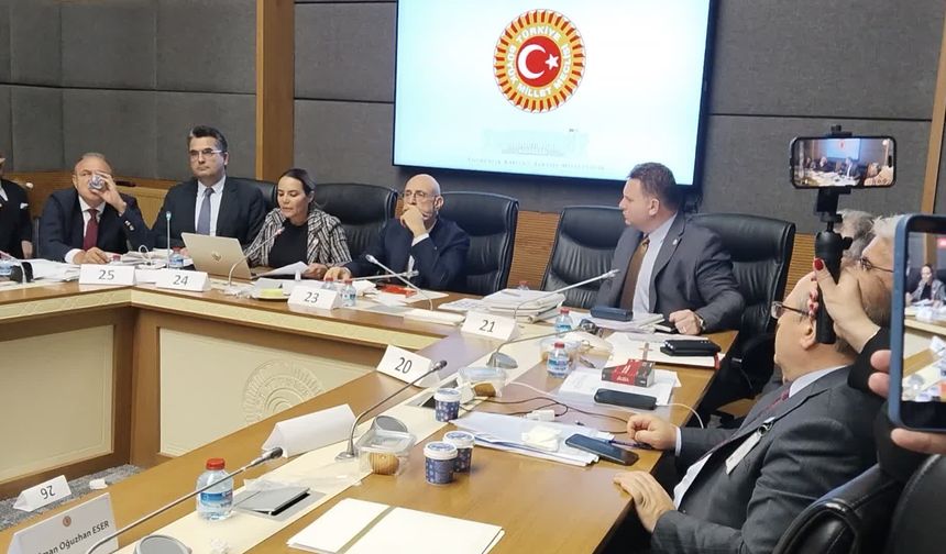 'Çerçeve Yasa' komisyonunda 'Pislik' kavgası