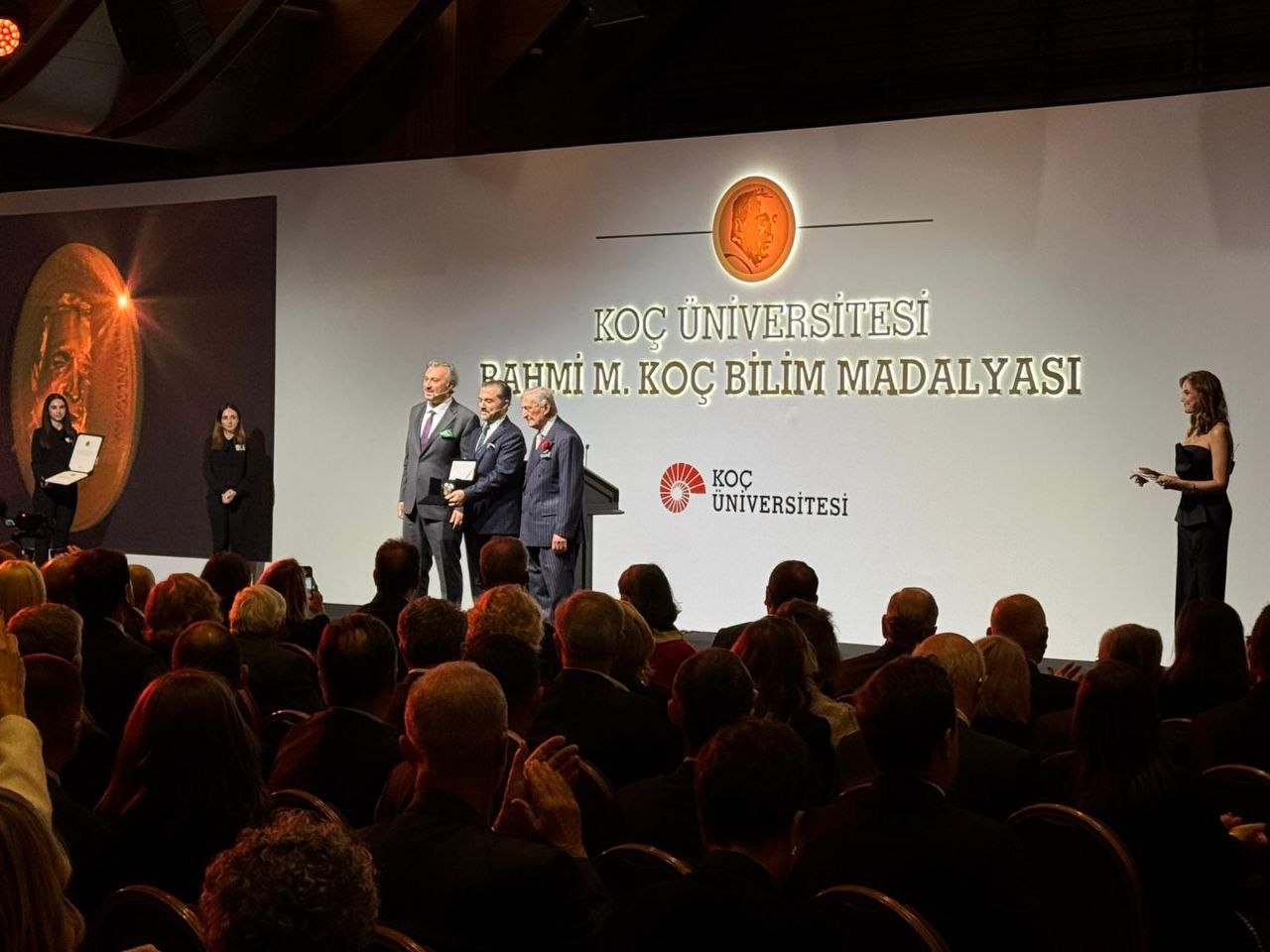 Photo 2025 11 28 22 05 20