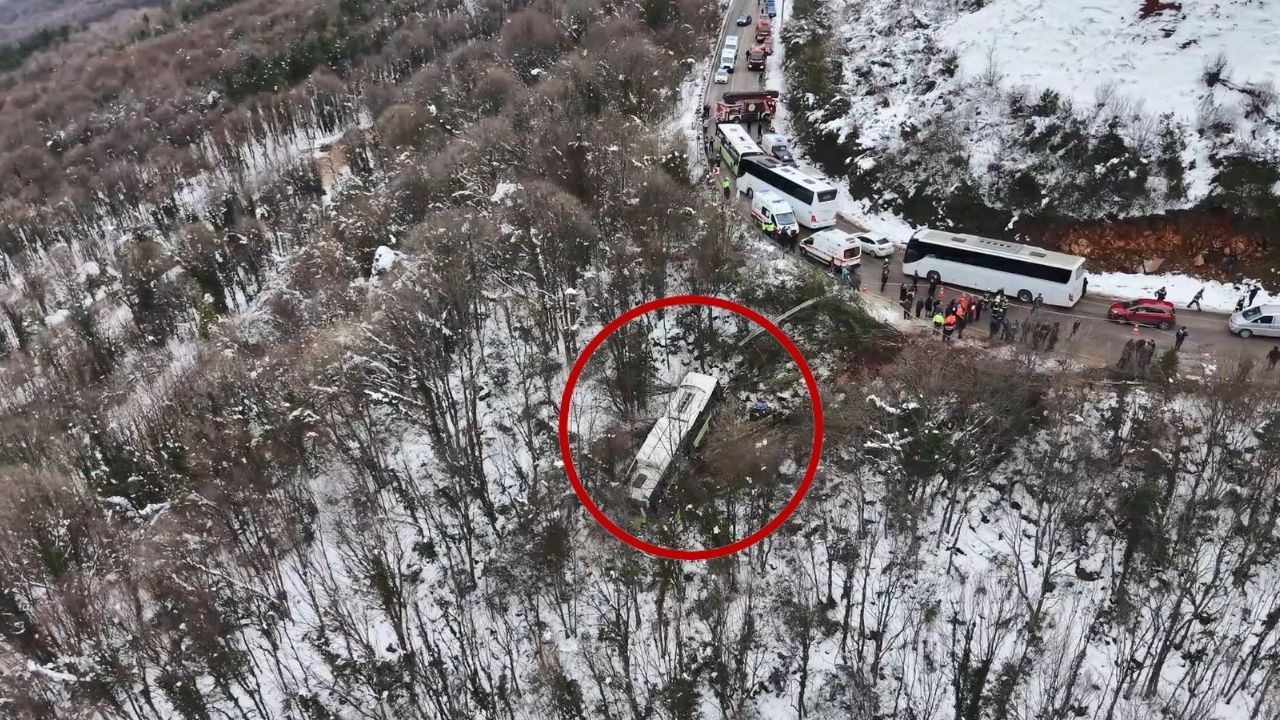 Kocaeli'de otobüs şarampole yuvarlandı! Çok sayıda yaralı var...