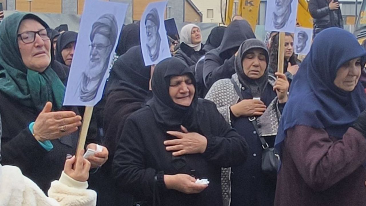 Iğdır’da Ayetullah Ali Hamaney için dua ve yürüyüş düzenlendi