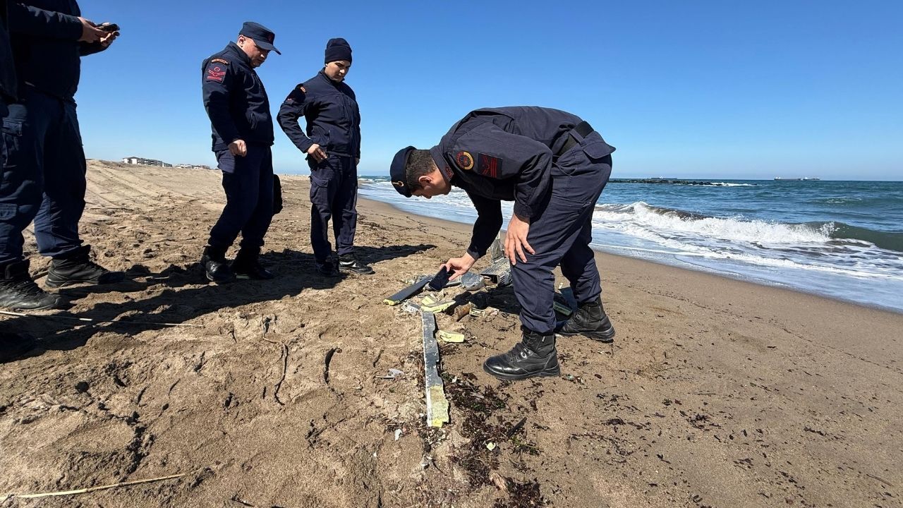 Sakarya'da sahilde parçalanmış İHA bulundu! Güvenlik çemberine alındı...