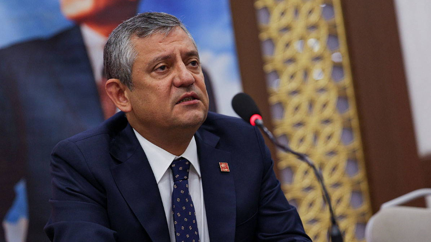 Özgür Özel'in kapalı grup toplantısı jet hızında bitti